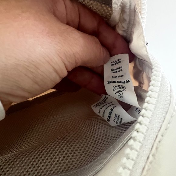 Everywhere Belt Bag Large 2L - Picture 5 of 9